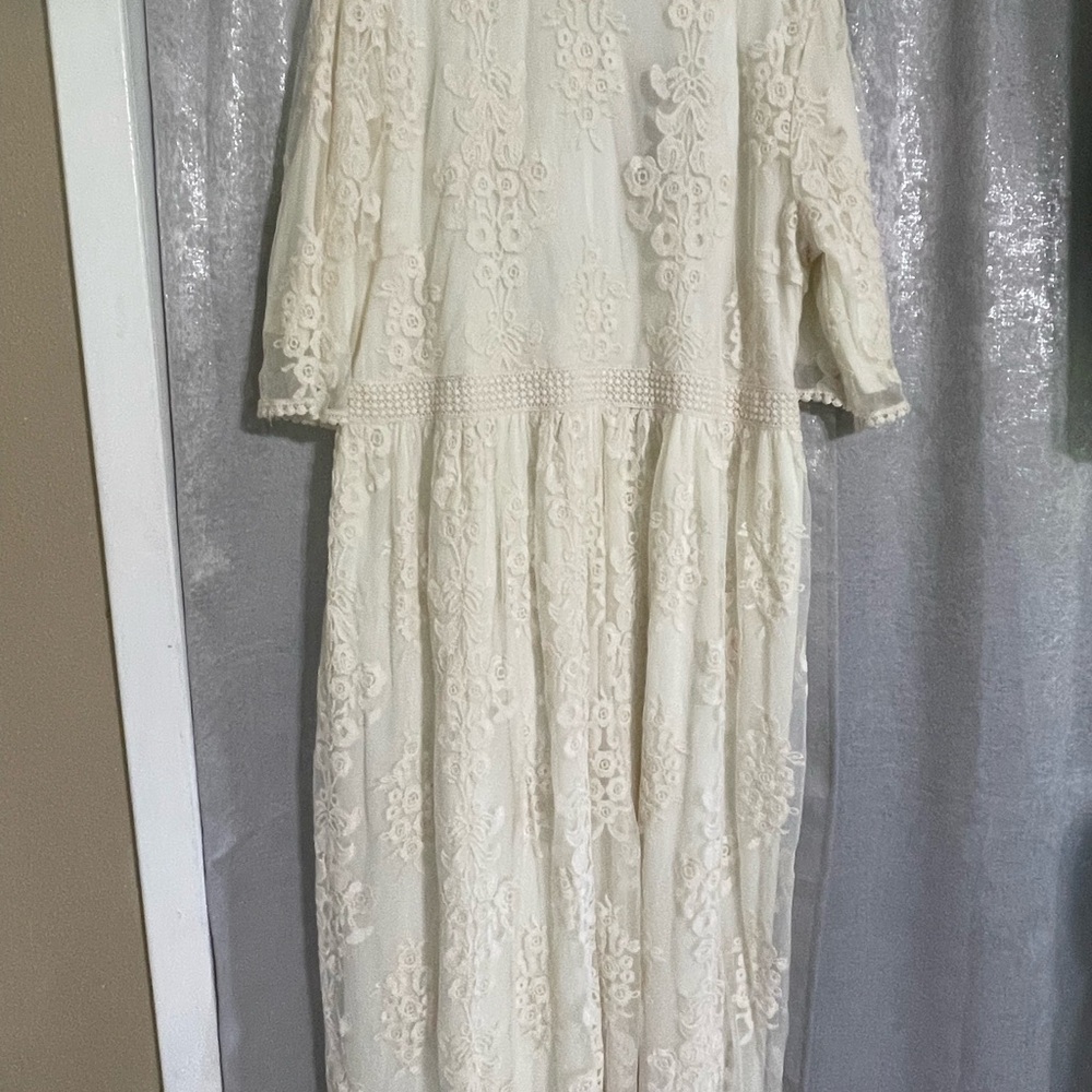 Elegant Cream Lace Dress